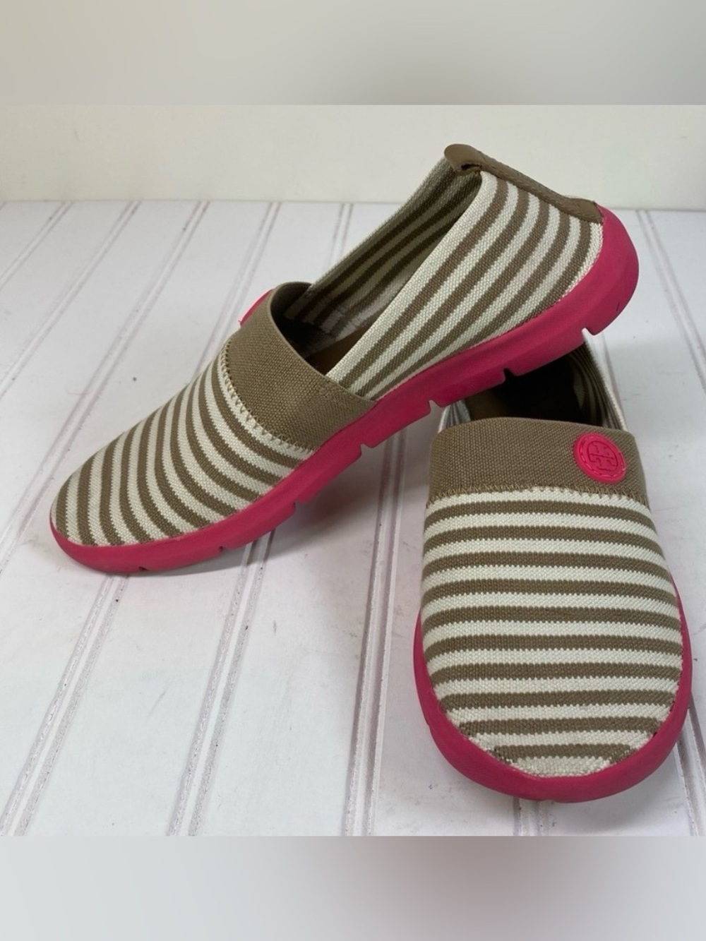 Tory Burch Micah tan & white stripe shoes   Size 9